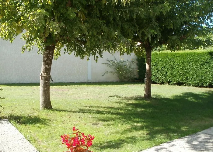 A St Germain D Esteuil 33340 * Saint-Germain-dʼEsteuil