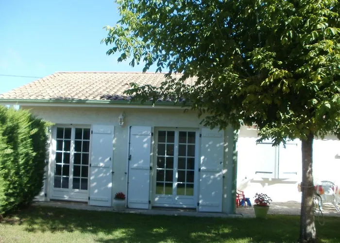 A St Germain D Esteuil 33340 Tatil Evi Saint-Germain-dʼEsteuil